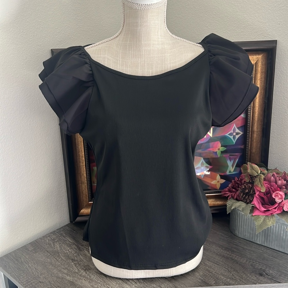 Cute ruffle top black